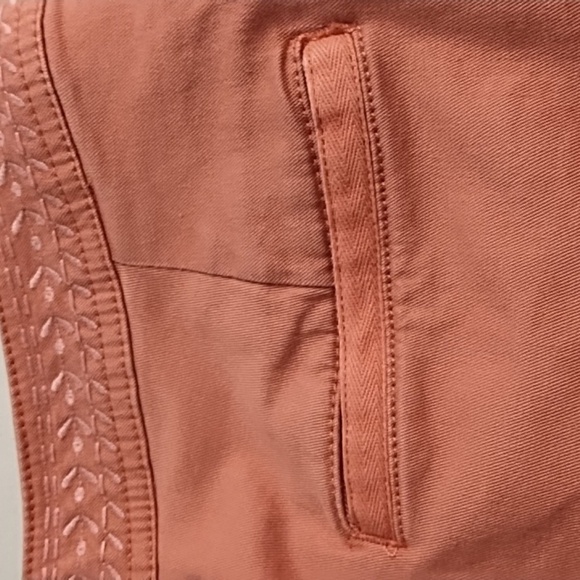 L L Bean Organic cotton stretch canvas monochromatic embroidered shorts Size 10 - Picture 9 of 10